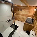 Lodge Bien Belge Avec Cinéma Et Jacuzzi Lasne