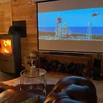 Bien Belge Avec Cinéma Et Jacuzzi