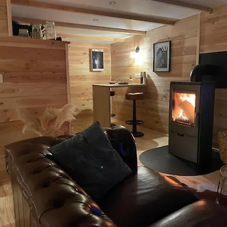 Bien Belge Avec Cinema Et Jacuzzi ロッジ